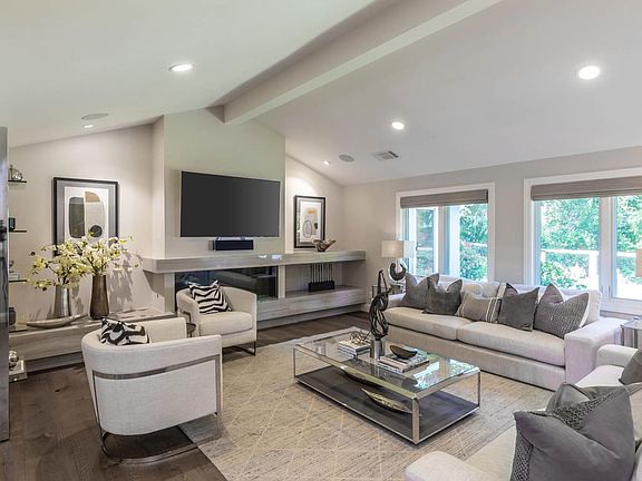 4th image of 1126 Laureles Dr