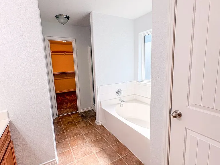 2907 Montague County Dr — Photo 11