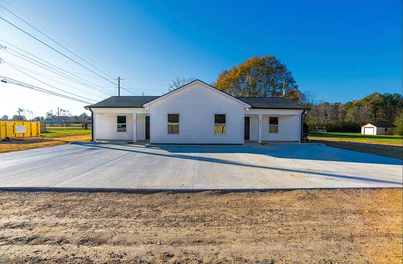 2511 Grimwood Rd — Photo 3