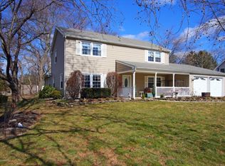 25 Faith Ln, Matawan, NJ 07747