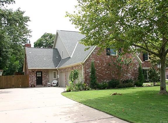 The side entry 3 car garage is a nice feature.