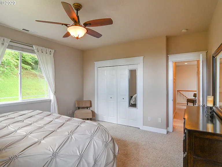 795 Queens Ave — Photo 12