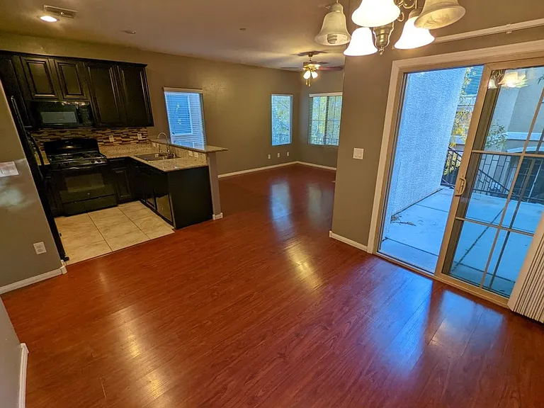 7760 Floral Fabric Ct — Photo 5