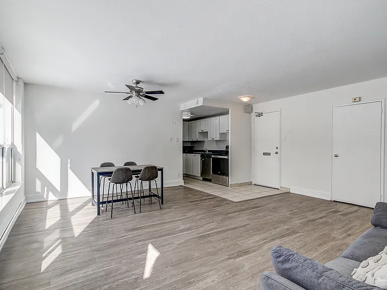 133 Erskine Ave — Photo 6