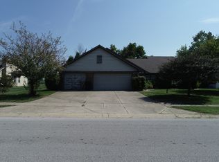 1021 Honeysuckle Dr, Mooresville, IN