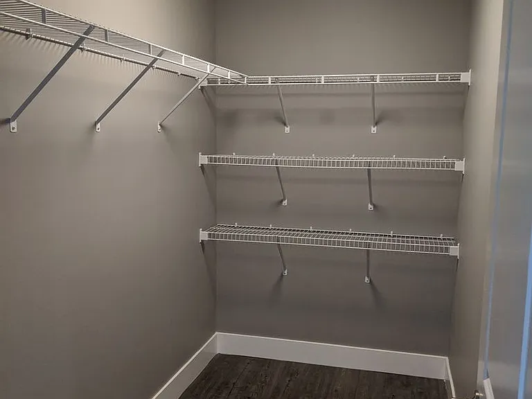 7655 Parkland Dr — Photo 13
