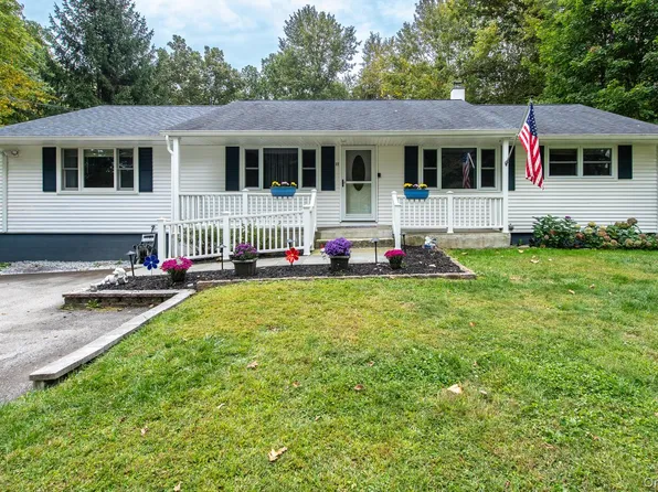 27 Greentree Drive S, Hyde Park, NY 12538