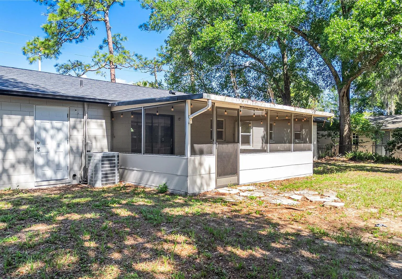 3 bed, 2.0 bath, 1260 sqft, $2,400 — Photo 4