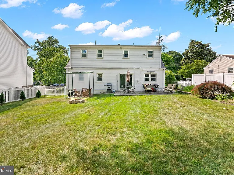 214 Sumner Rd — Photo 32