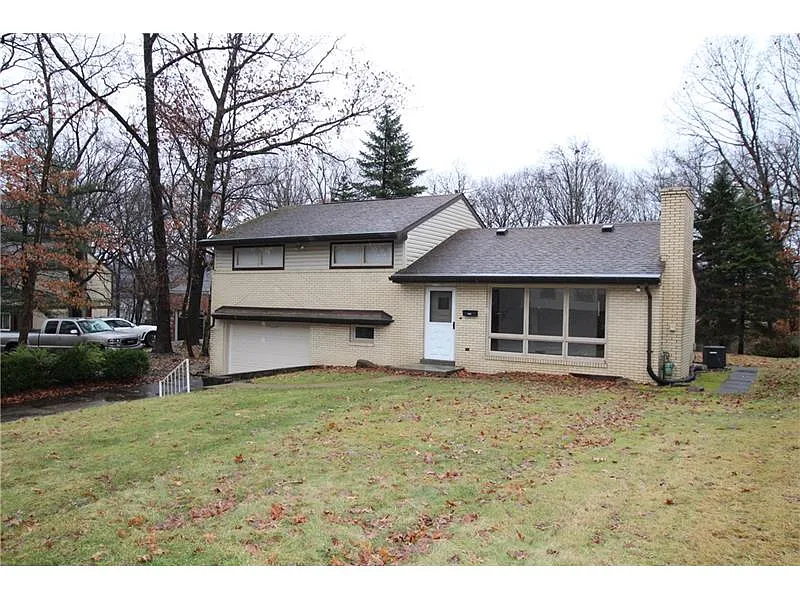 2764 Valleyview Dr photo 1