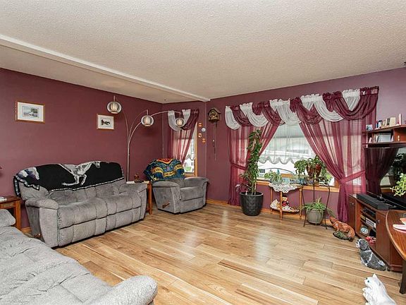 2nd image of 153 W Westview Cres
