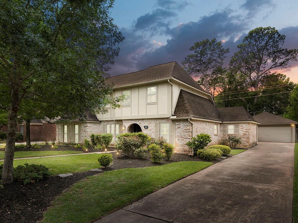 1st image of 15619 Pebble Bend Dr