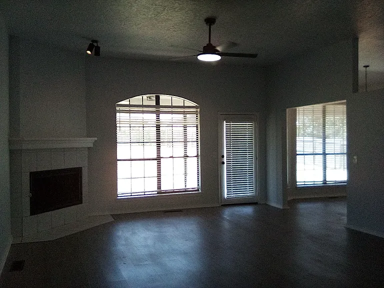 8229 N McKee Blvd — Photo 2