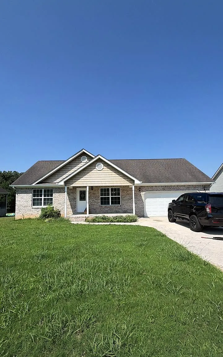 3 bed, 1436 sqft, $1,850 — Photo 1