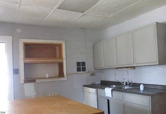 4th image of 265 S Broadway St