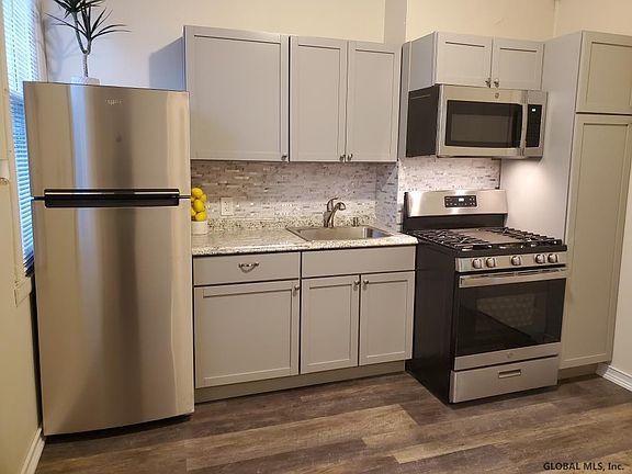 3rd image of 70 Oakwood Ave