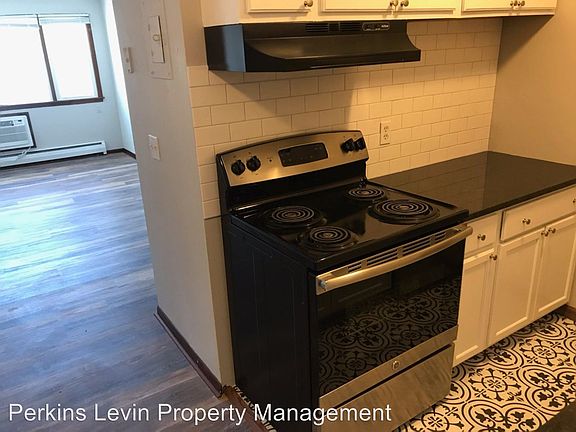 3rd image of 2424 4th St NE APT 5