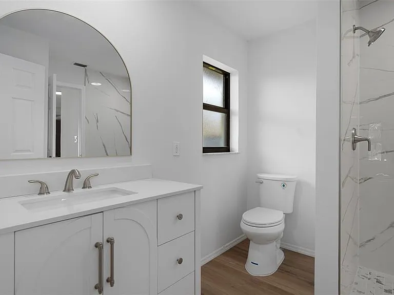 9910 Island Harbor Dr #A — Photo 32