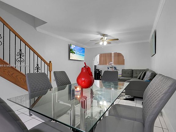 3rd image of 1555 W 44th Pl APT 322