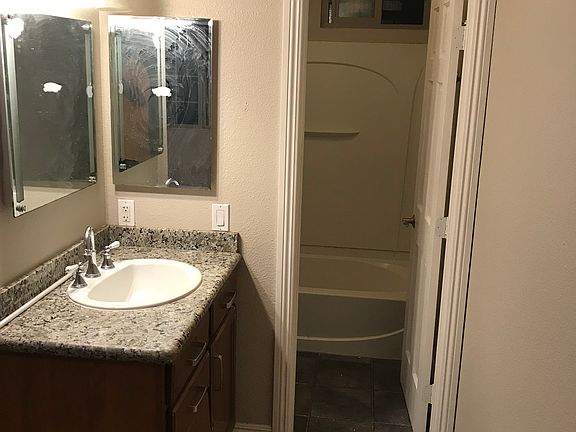 4th image of 855 E Lexington Ave E Unit 2