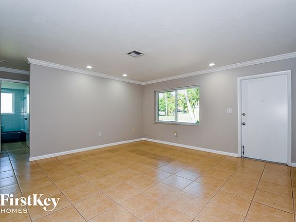 3rd image of 1626 SE 10th St