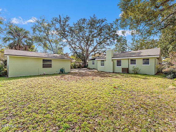 4th image of 7307 ROSLYN Road