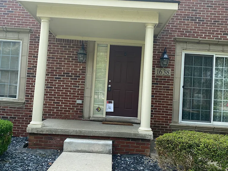 1638 E Lakeview Ln — Photo 5