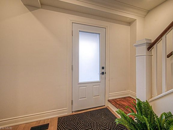 2nd image of 30 Dunbar Rd S