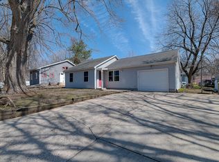 136 Shady Oaks Dr, Arnolds Park, IA 51331