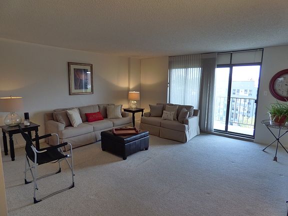 2nd image of 2540 Shore Blvd #7J