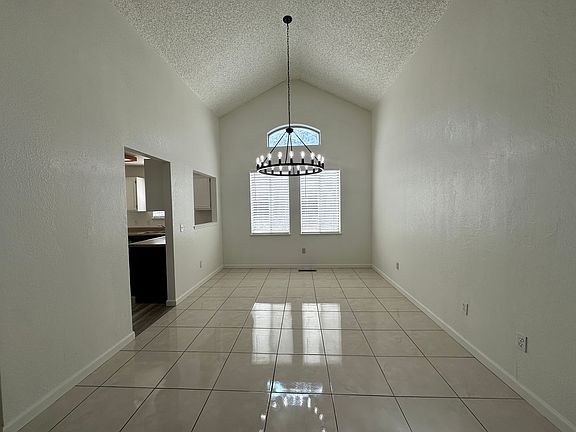 2nd image of 4541 Creekside Cir