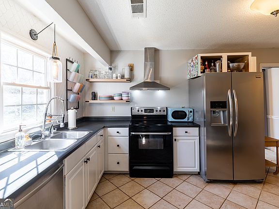 4th image of 130 Peachtree Ln