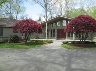 89 Carriage Rd, Chicopee, MA 01013