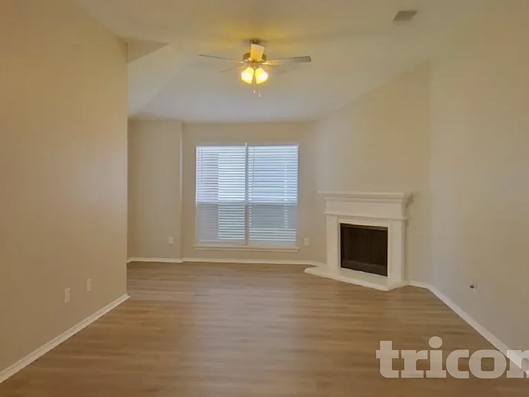 10525 Flamewood Dr — Photo 4