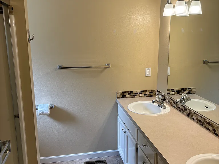 16515 NE 27th Ct — Photo 11