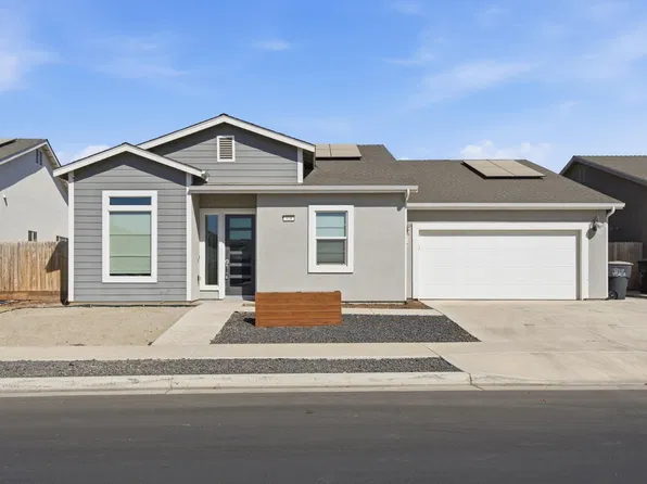 324 E Newton Avenue, Visalia, CA 93291