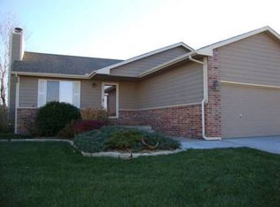 1717 N Country Walk Ln, Mulvane, KS 67110