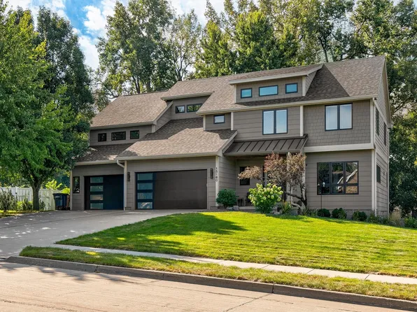 15160 New York Cir, Clive, IA 50325