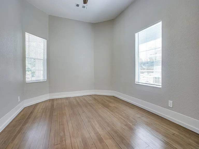 901 W Morton St — Photo 17