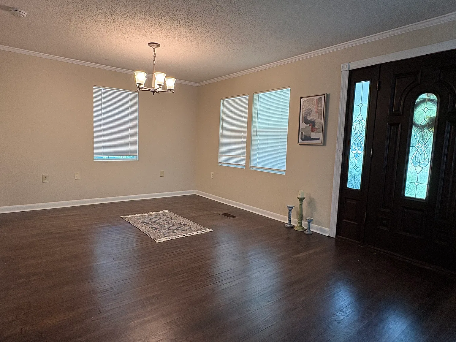 4 bed, 3.5 bath, 1900 sqft, $2,050 — Photo 2