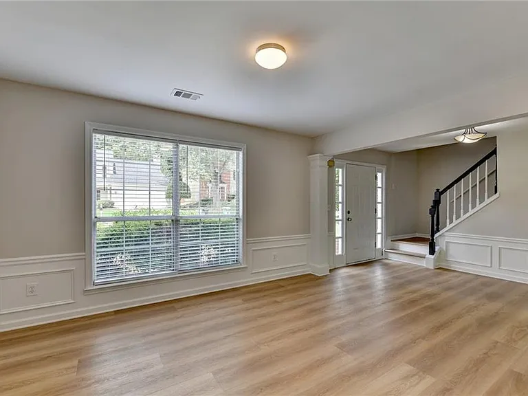 340 Waddington Trl — Photo 8