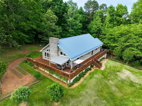 182 Old Barn Ln, Leicester, NC 28748