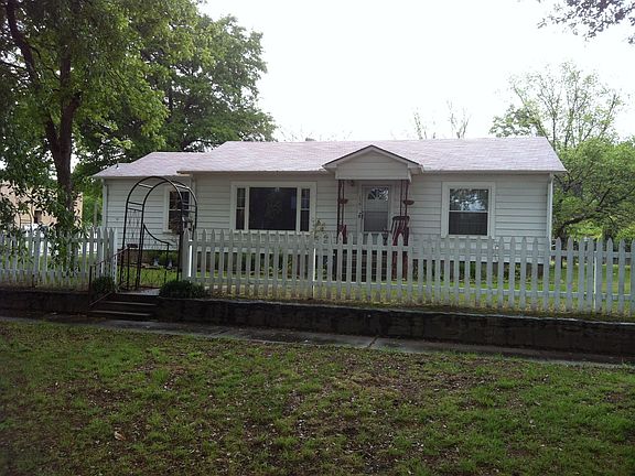 2nd image of 1301 Cedar St