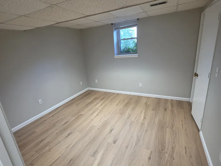 318 Old Spring Ct — Photo 8