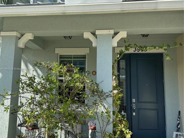 3943 Poinciana Ln, Hollywood, FL 33021