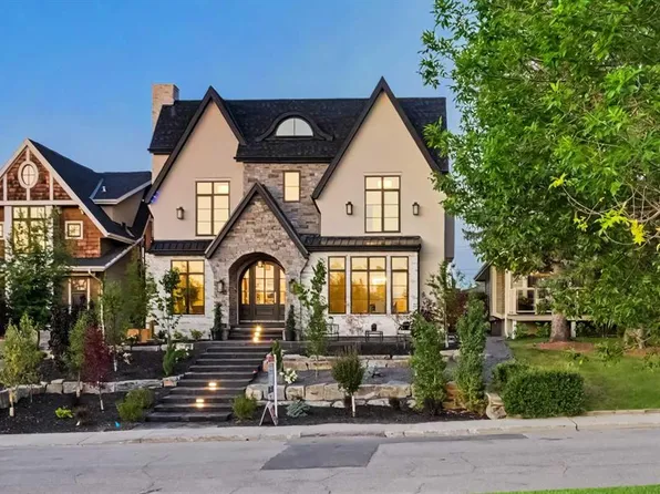 3614 W 10th St SW, Calgary, AB T2T 3H8