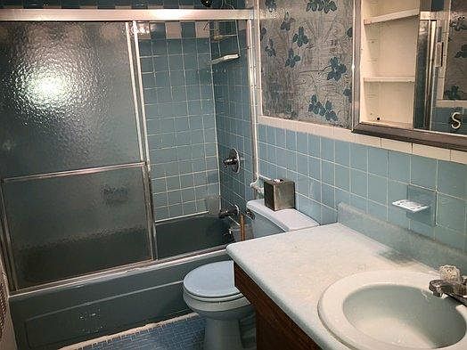 1st image of 906 E 83rd St APT 3