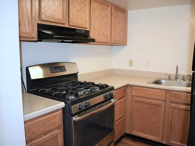 Brighton Apartments — Photo 20