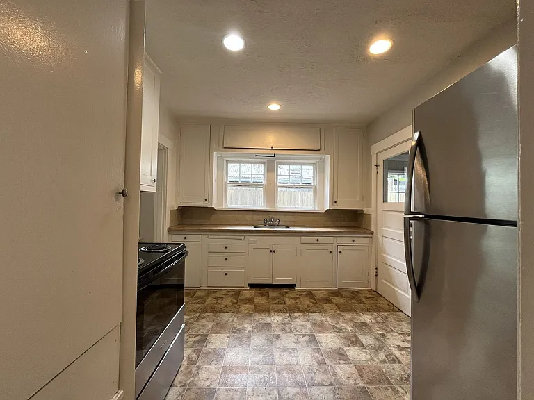 5619 NE 26th Ave — Photo 8