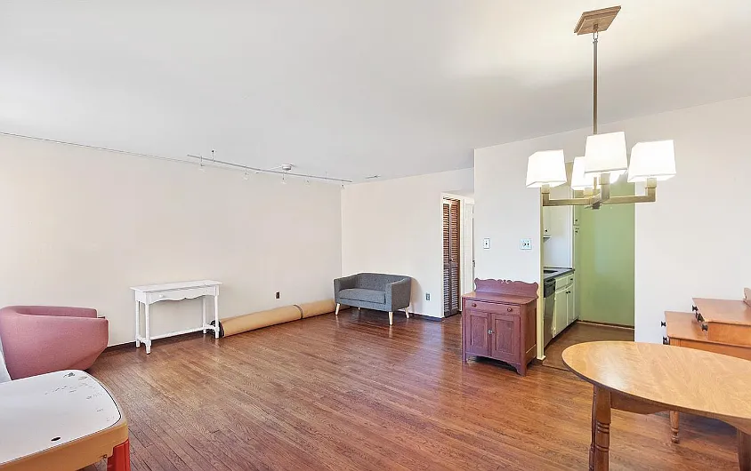 Building Photo - 328 Queen St #C